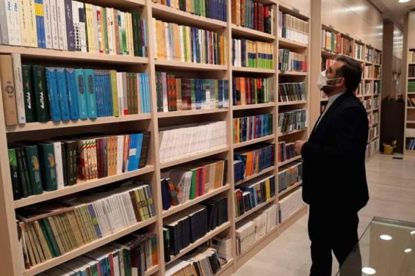 وزیر فرهنگ و ارشاد اسلامی از فروشگاه جامع کتاب رضوی بازدید کرد
